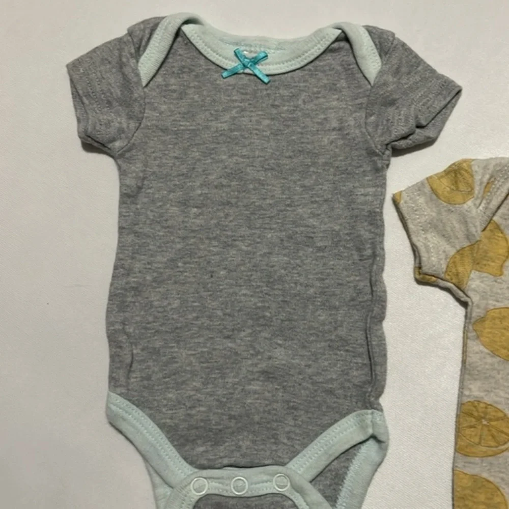 Set of 2‎ Modern Baby Jumpers Size 0-3 Months Bodysuits Tan/Lemons And Gray/Blue